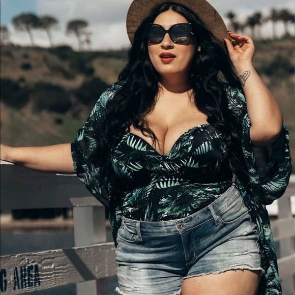 🎉HP🎉Torrid BLACK GREEN PALM PUSH-UP SWIMSUIT - Picture 2 of 16